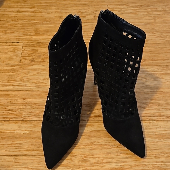 Elegant Black Women's Ankle Boots - Picture 2 of 4